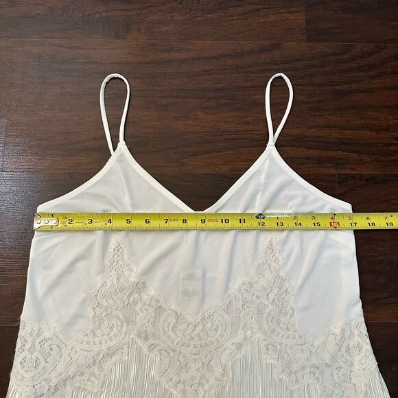 Express white accordion front v-neck tank top size M NWT - Picture 10 of 11
